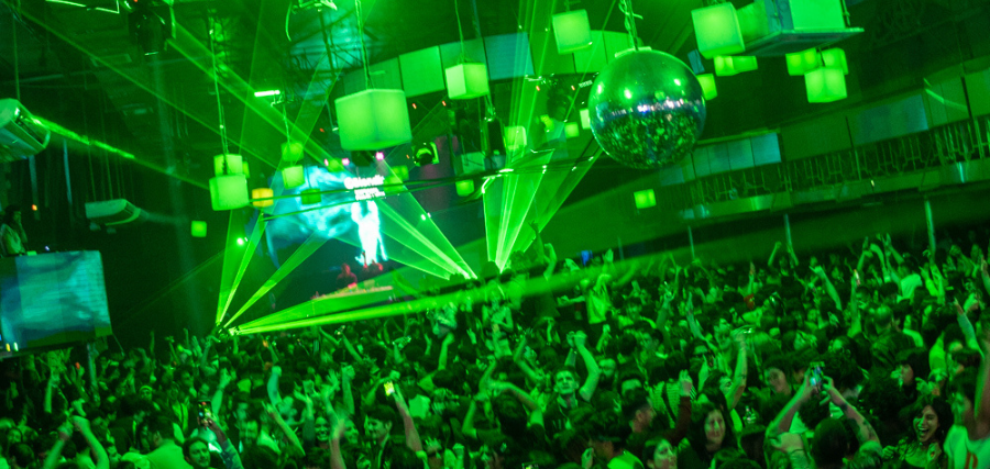 RETROVISION TE INVITA A STUDIO 2054 EN BLONDIE – ESPECIAL BRAT X CHARLI XCX